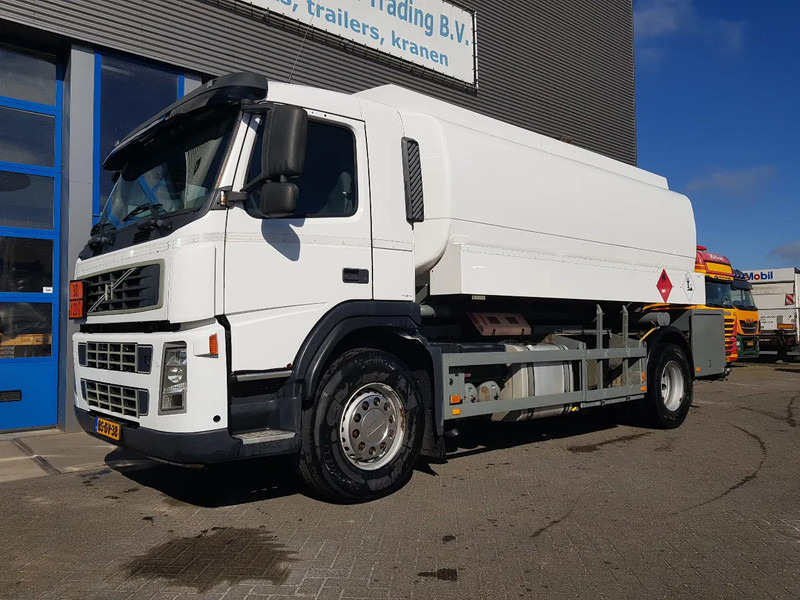 Volvo FM 9.340 Petrol, Diesel 17000 Ltr. 3 Compartementen - Camião cisterna: foto 2 Volvo FM 9.340 Petrol, Diesel 17000 Ltr. 3 Compartementen - Camião cisterna: foto 2