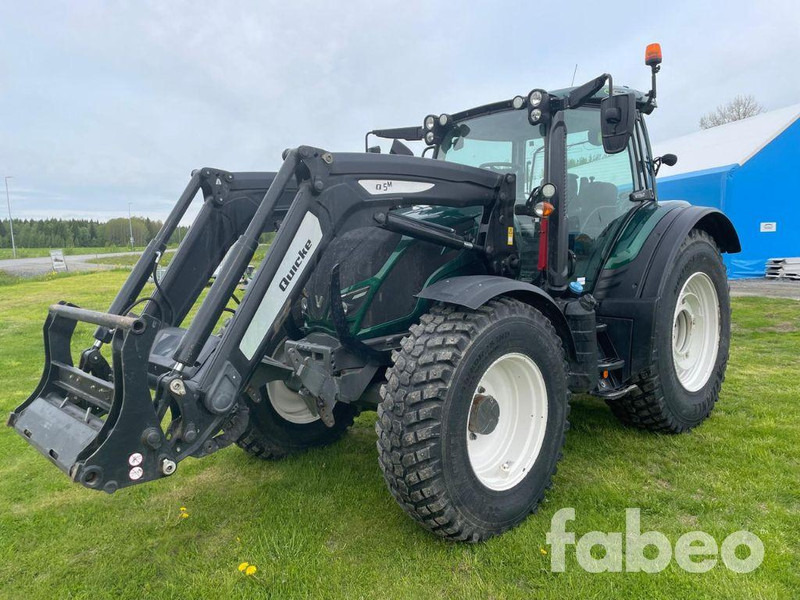 Valtra N154E Versu SmartTouch MR19 Valtra N154E Versu SmartTouch MR19 med frontlastare Quicke Q5M - Trator: foto 1 Valtra N154E Versu SmartTouch MR19 Valtra N154E Versu SmartTouch MR19 med frontlastare Quicke Q5M - Trator: foto 1