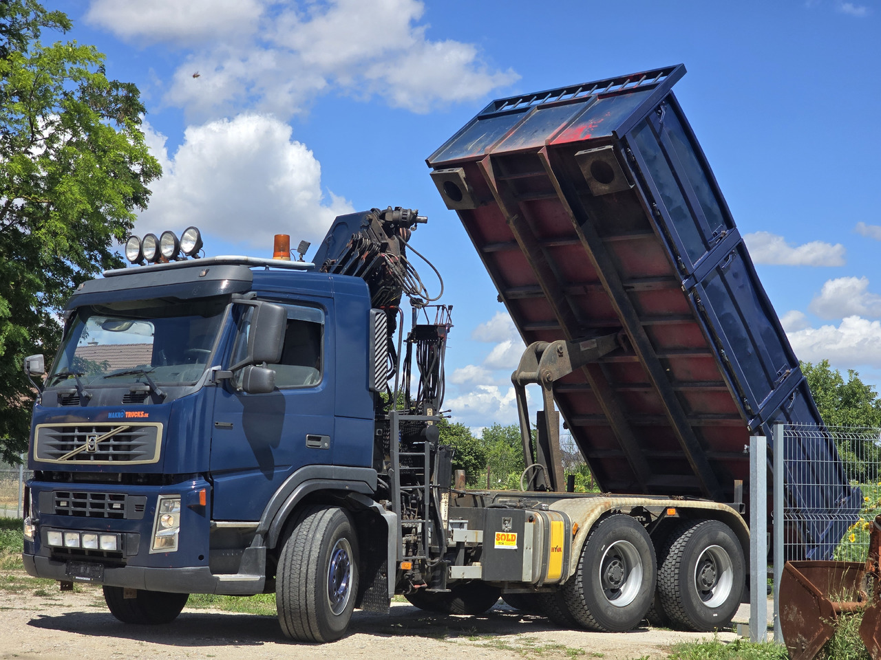VOLVO FM 420 6X4 / KIPPER / CRANE HMF 1823 K4 - Camião basculante, Camião grua: foto 5 VOLVO FM 420 6X4 / KIPPER / CRANE HMF 1823 K4 - Camião basculante, Camião grua: foto 5