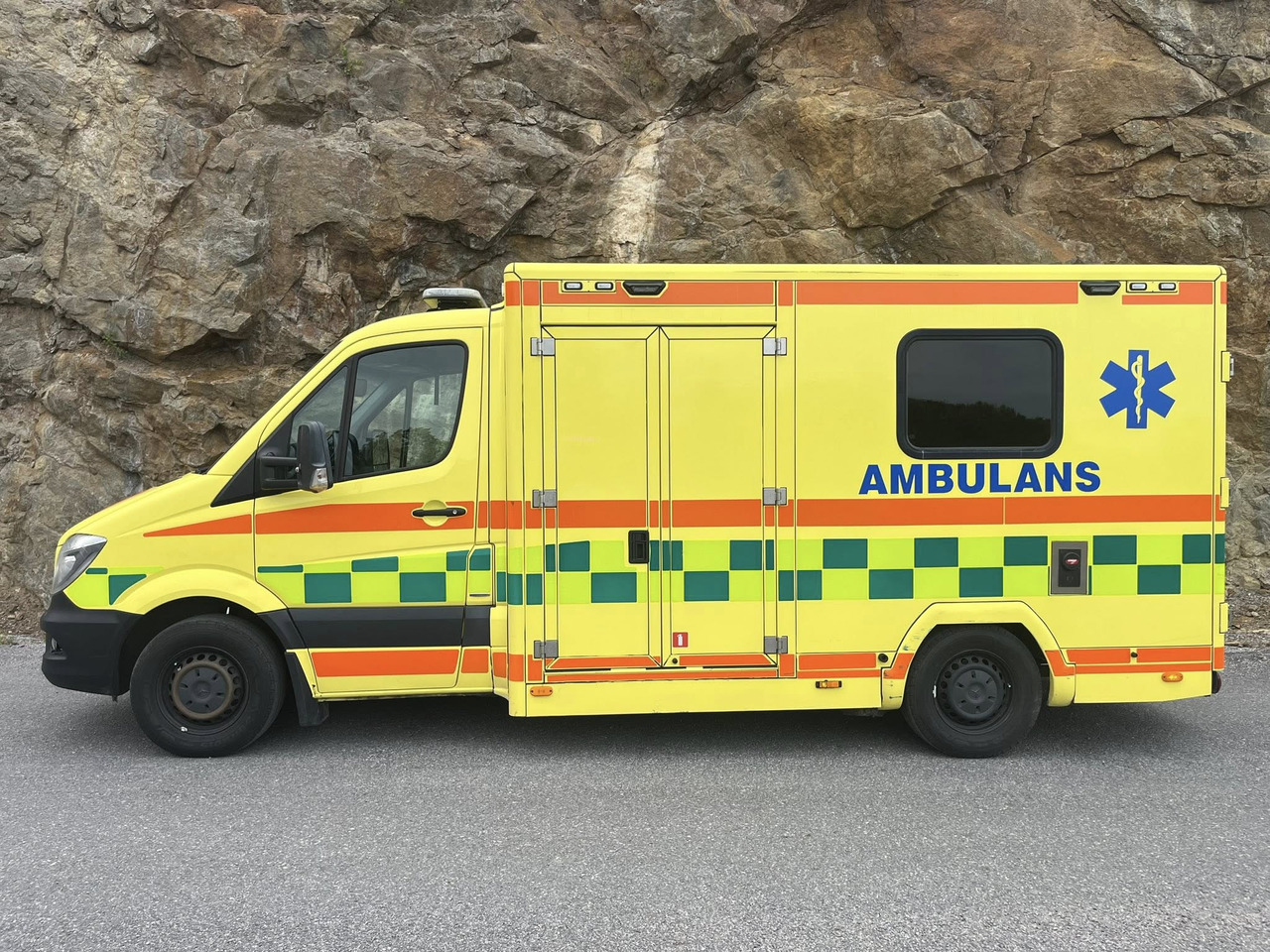 MERCEDES-BENZ Sprinter 319 - AMBULANCE / Krankenwagen / швидка допомога - Ambulância: foto 2 MERCEDES-BENZ Sprinter 319 - AMBULANCE / Krankenwagen / швидка допомога - Ambulância: foto 2