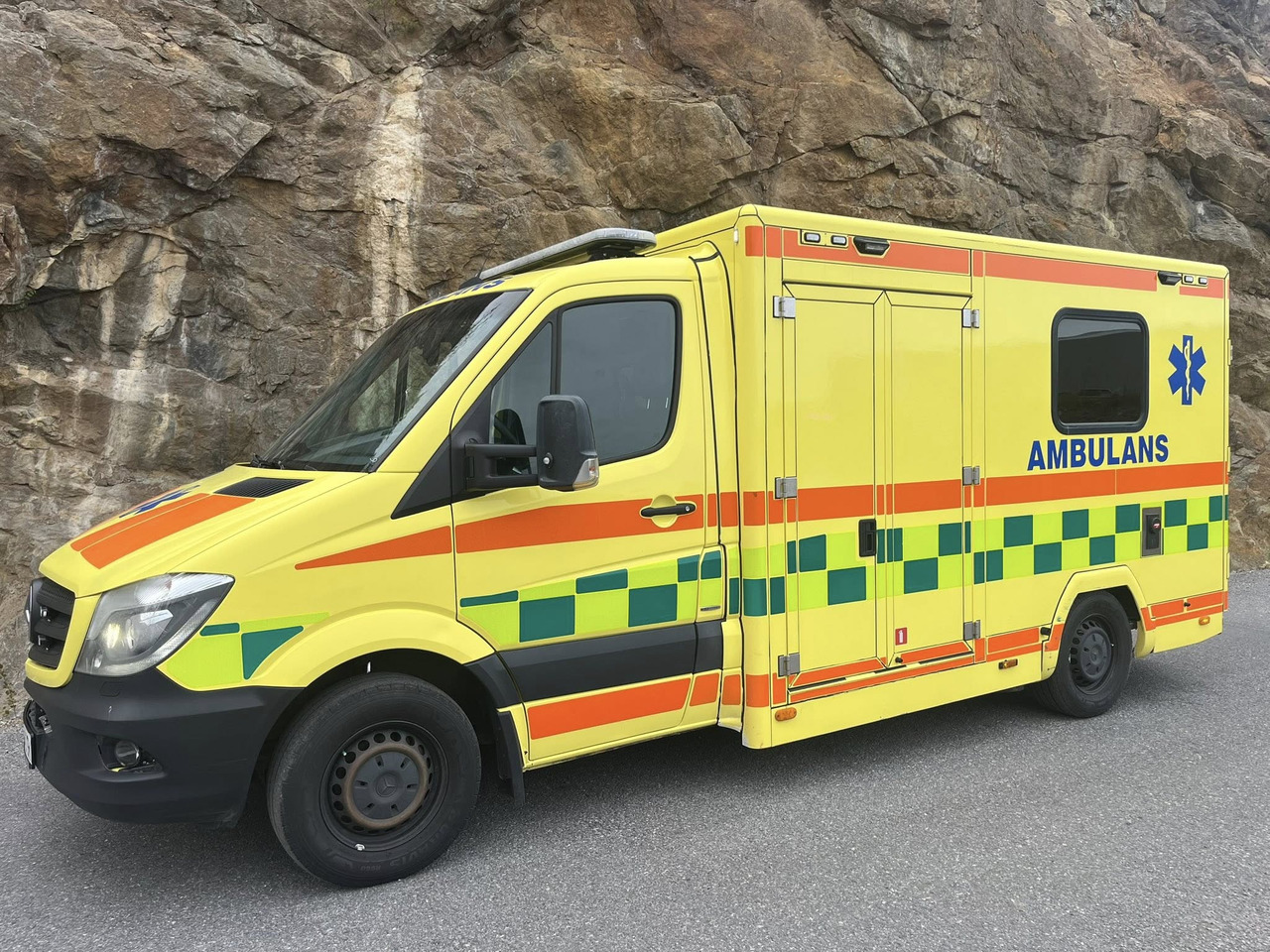 MERCEDES-BENZ Sprinter 319 - AMBULANCE / Krankenwagen / швидка допомога - Ambulância: foto 1 MERCEDES-BENZ Sprinter 319 - AMBULANCE / Krankenwagen / швидка допомога - Ambulância: foto 1