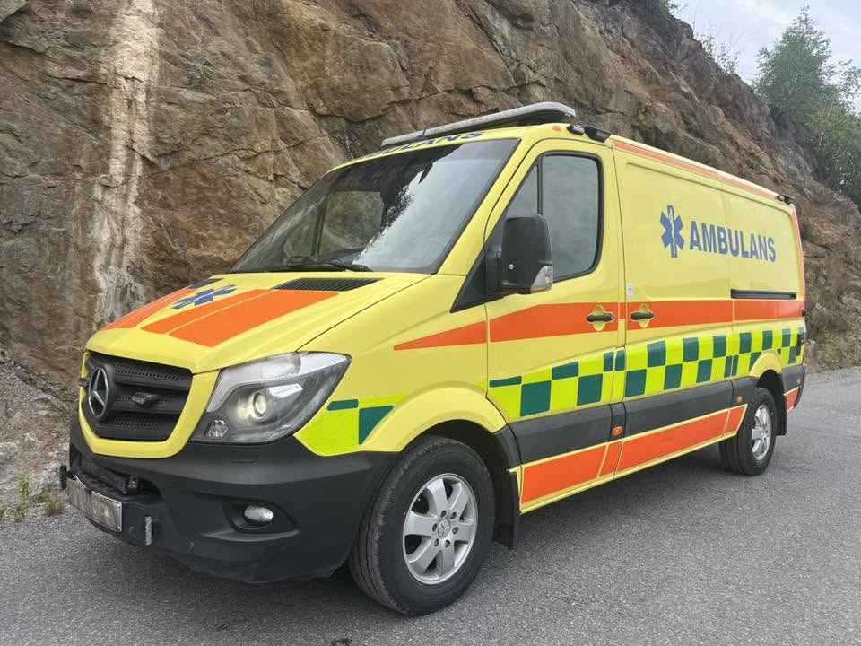 MERCEDES-BENZ Sprinter 319 - AMBULANCE - Ambulância: foto 2 MERCEDES-BENZ Sprinter 319 - AMBULANCE - Ambulância: foto 2