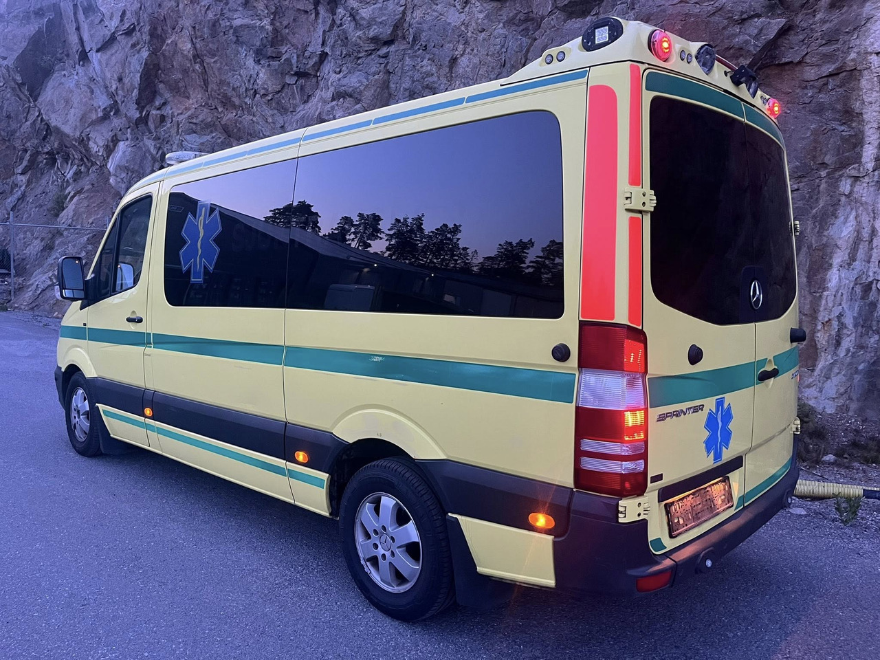 Mercedes-Benz Sprinter 316 - 2 stretcher AMBULANCE / Krankenwagen / Швидка допомога - Ambulância: foto 4 Mercedes-Benz Sprinter 316 - 2 stretcher AMBULANCE / Krankenwagen / Швидка допомога - Ambulância: foto 4