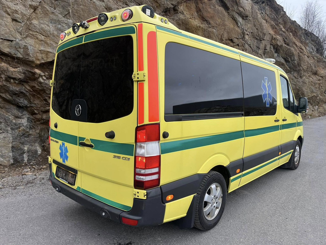 Mercedes-Benz Sprinter 316 - 2 stretcher ambulance - RESERVERAD!! - Ambulância: foto 4 Mercedes-Benz Sprinter 316 - 2 stretcher ambulance - RESERVERAD!! - Ambulância: foto 4