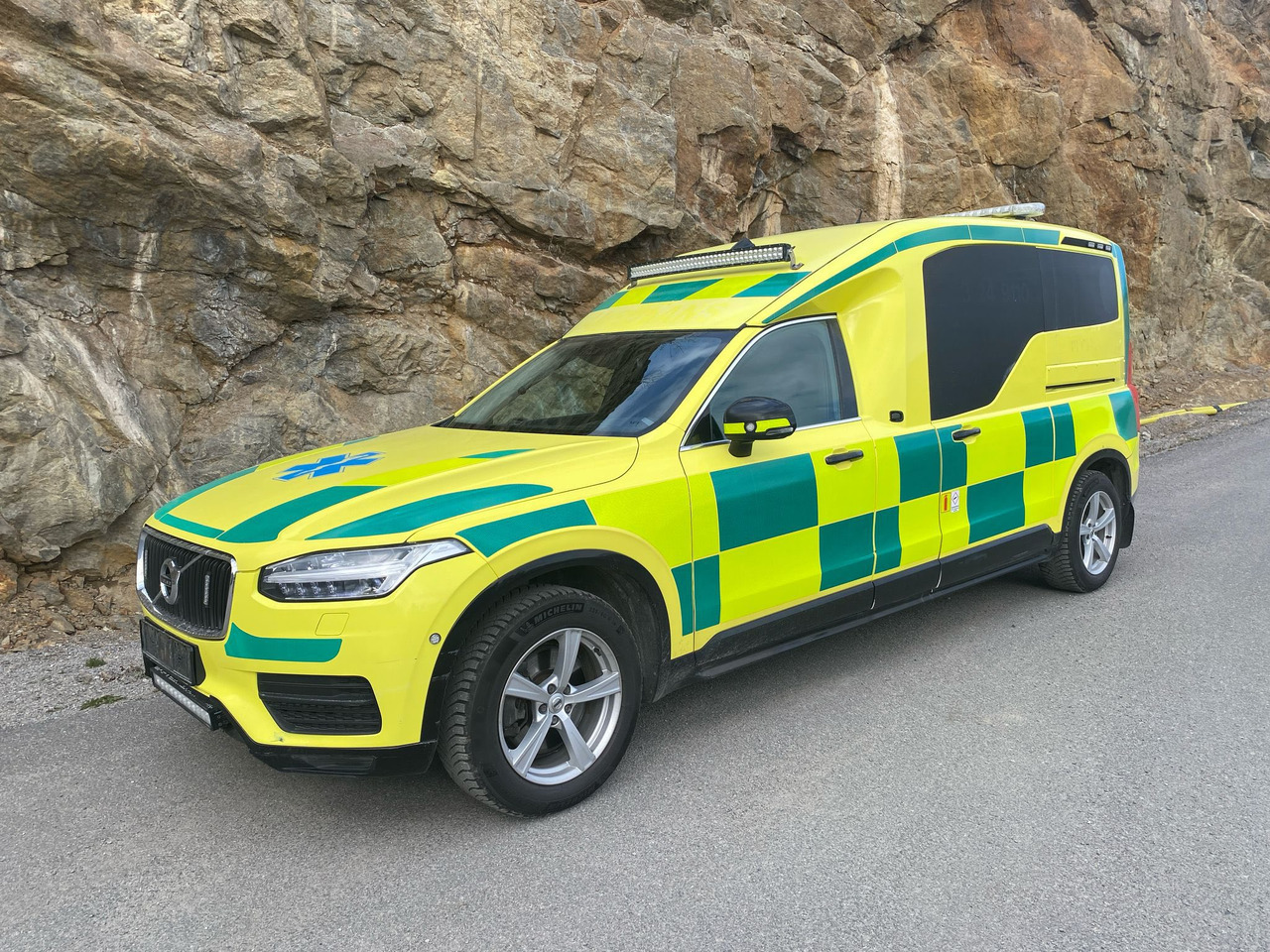 Volvo Nilsson XC90 D5 AWD - Ambulance / Krankenwagen / Швидка допомога - Ambulância: foto 2 Volvo Nilsson XC90 D5 AWD - Ambulance / Krankenwagen / Швидка допомога - Ambulância: foto 2