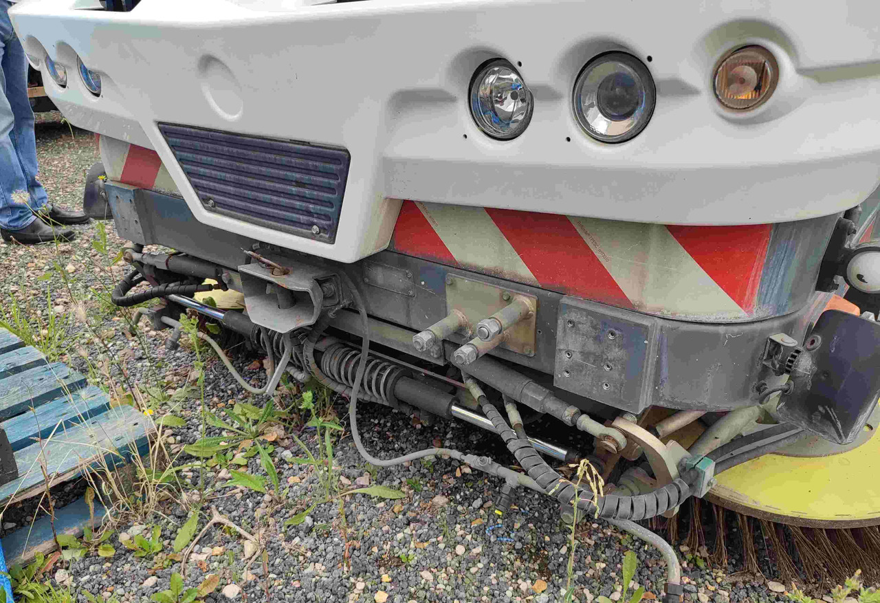 Varredora urbana RAVO RAVO 540 Kehrmaschiene Sweeper Euro5: foto 6