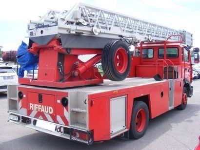 Renault Midliner M180 Drehleiter Feuerwehr EPSA23.5 1999 - Caminhão com plataforma aérea: foto 4 Renault Midliner M180 Drehleiter Feuerwehr EPSA23.5 1999 - Caminhão com plataforma aérea: foto 4