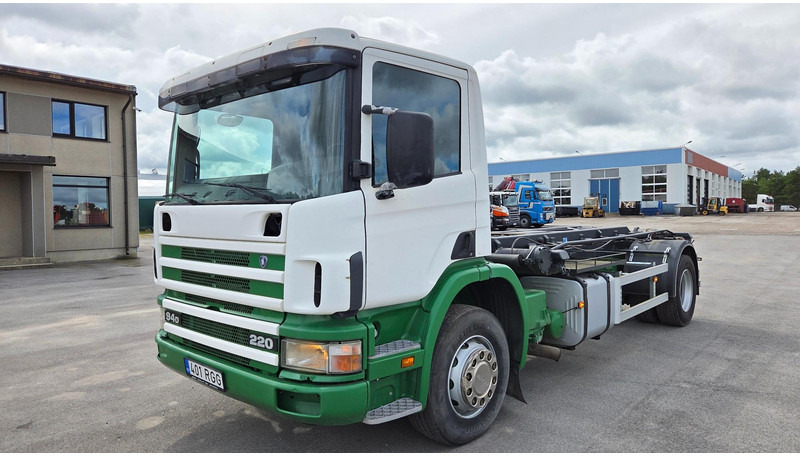 Scania P94 4X2 220 - Camião com sistema de cabo: foto 1 Scania P94 4X2 220 - Camião com sistema de cabo: foto 1