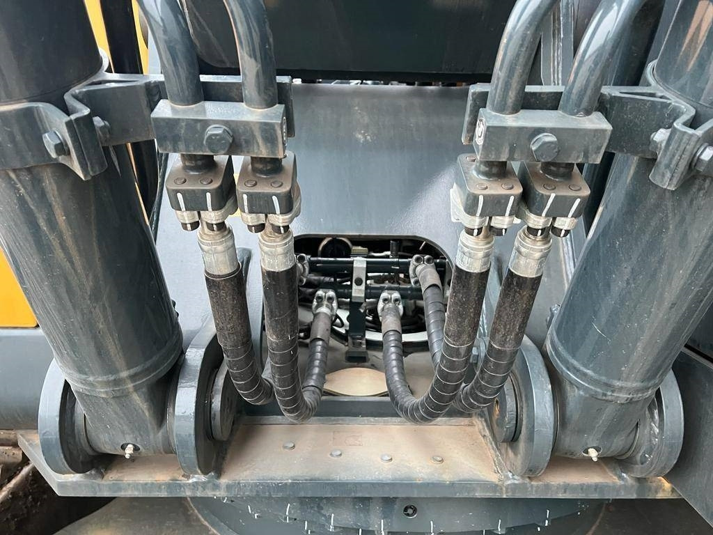 Escavadora de rastos novo Hyundai R 210: foto 26