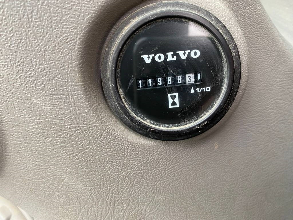 Volvo EWR 150 E (Under Preparation) - Escavadeira de rodas: foto 3 Volvo EWR 150 E (Under Preparation) - Escavadeira de rodas: foto 3