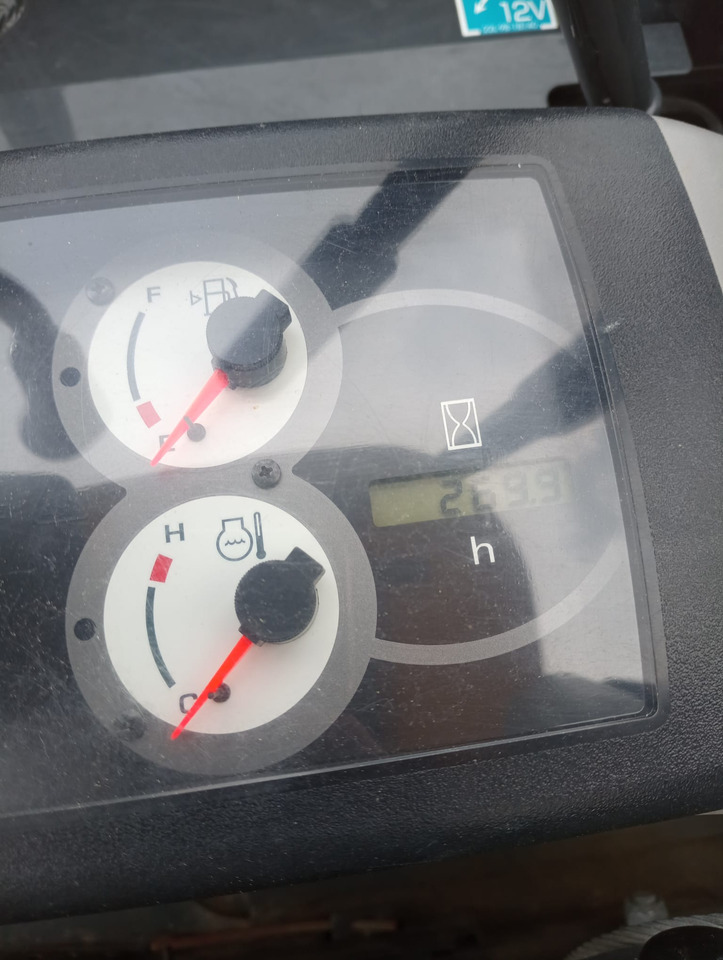 Komatsu PC24MR-5 (tettuccio) - Mini escavadeira: foto 4 Komatsu PC24MR-5 (tettuccio) - Mini escavadeira: foto 4