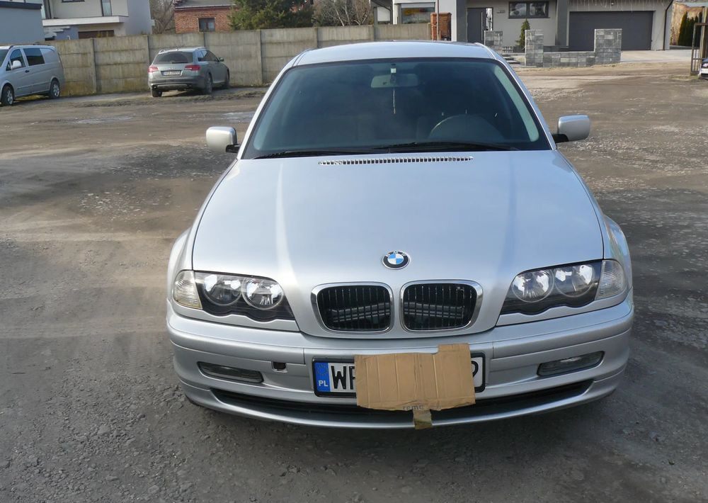 BMW Seria 3 320i - Automóvel: foto 1 BMW Seria 3 320i - Automóvel: foto 1