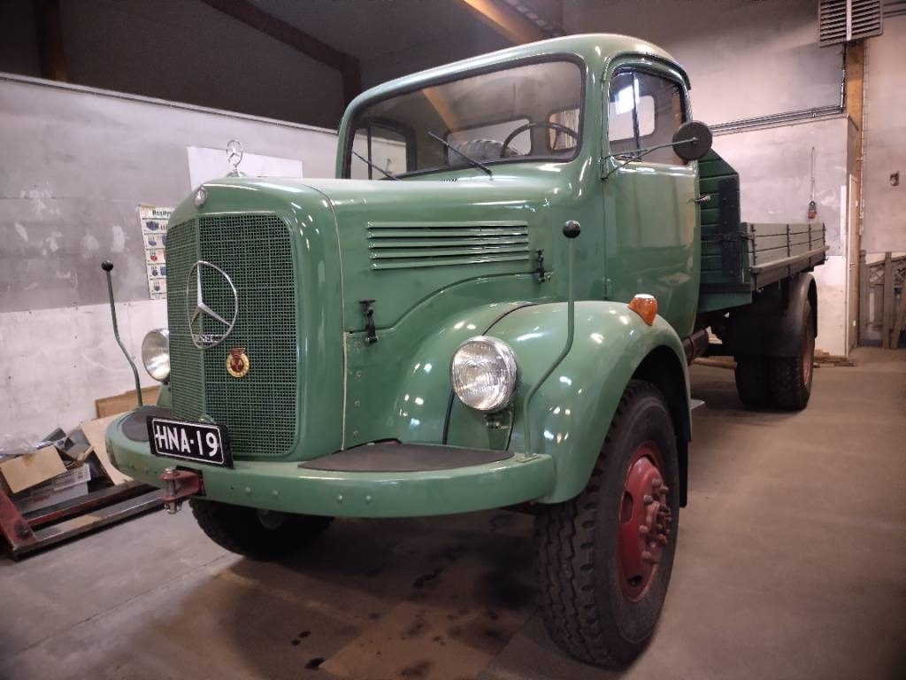 Mercedes-Benz 4x4 Kippilava,museo rekisterissä - Camião basculante: foto 2 Mercedes-Benz 4x4 Kippilava,museo rekisterissä - Camião basculante: foto 2