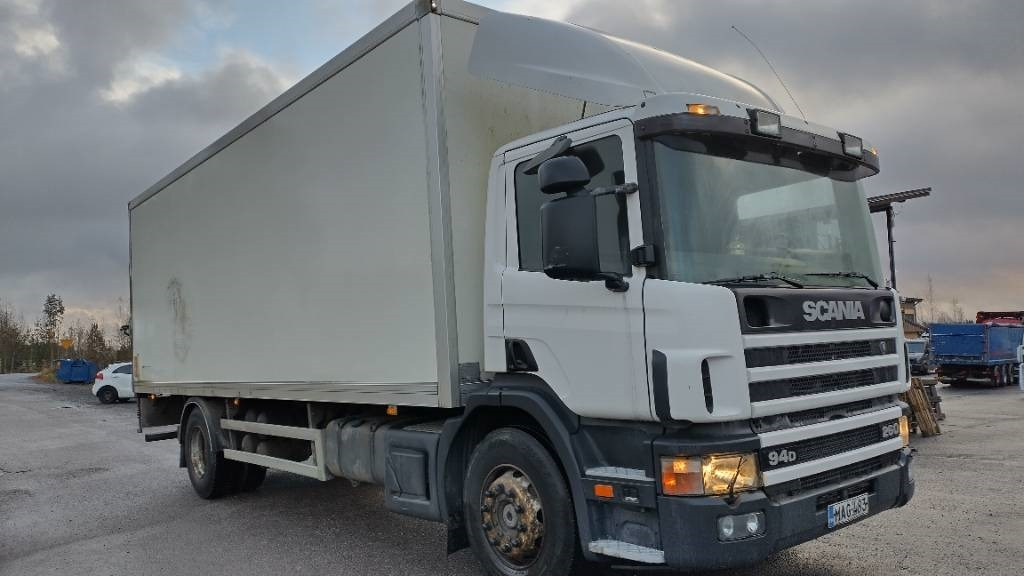Scania P94 kokosivuaukeva kori+pl-nostin - Camião furgão: foto 2 Scania P94 kokosivuaukeva kori+pl-nostin - Camião furgão: foto 2