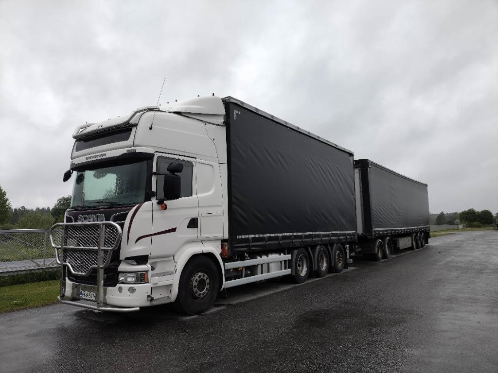 Scania R580 8x4 kapellilava+Dolly+kärry 76tn juna - Camião de lona: foto 4 Scania R580 8x4 kapellilava+Dolly+kärry 76tn juna - Camião de lona: foto 4