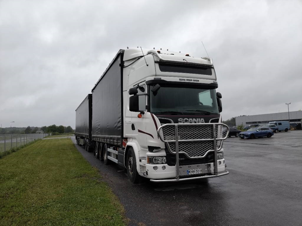 Scania R580 8x4 kapellilava+Dolly+kärry 76tn juna - Camião de lona: foto 3 Scania R580 8x4 kapellilava+Dolly+kärry 76tn juna - Camião de lona: foto 3