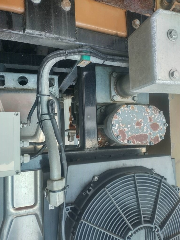 Camião cisterna Sisu E14 8x2 kippipainepytty+kompura: foto 11