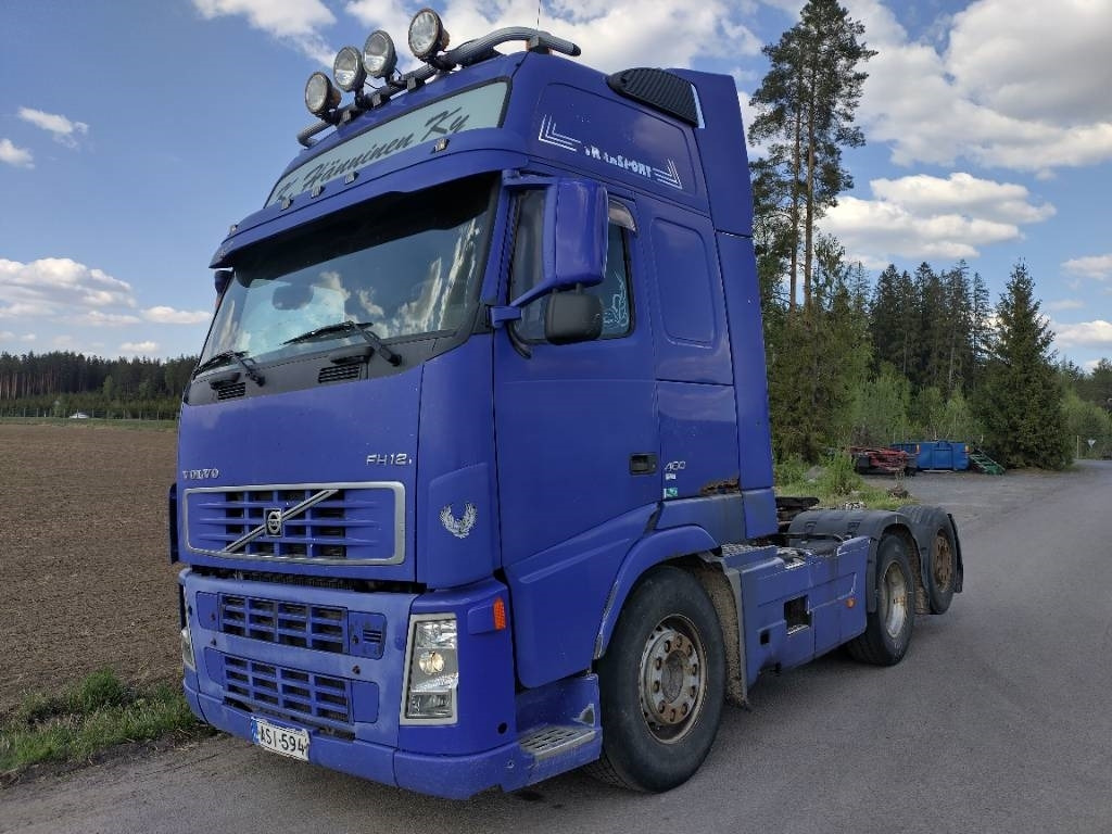 Volvo FH12 6x2 takateli veturi, leima 05/25 - Tractor: foto 1 Volvo FH12 6x2 takateli veturi, leima 05/25 - Tractor: foto 1