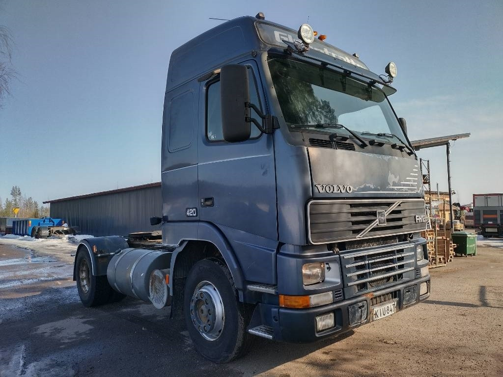 Volvo FH12 kanttilamppu veturi - Tractor: foto 2 Volvo FH12 kanttilamppu veturi - Tractor: foto 2