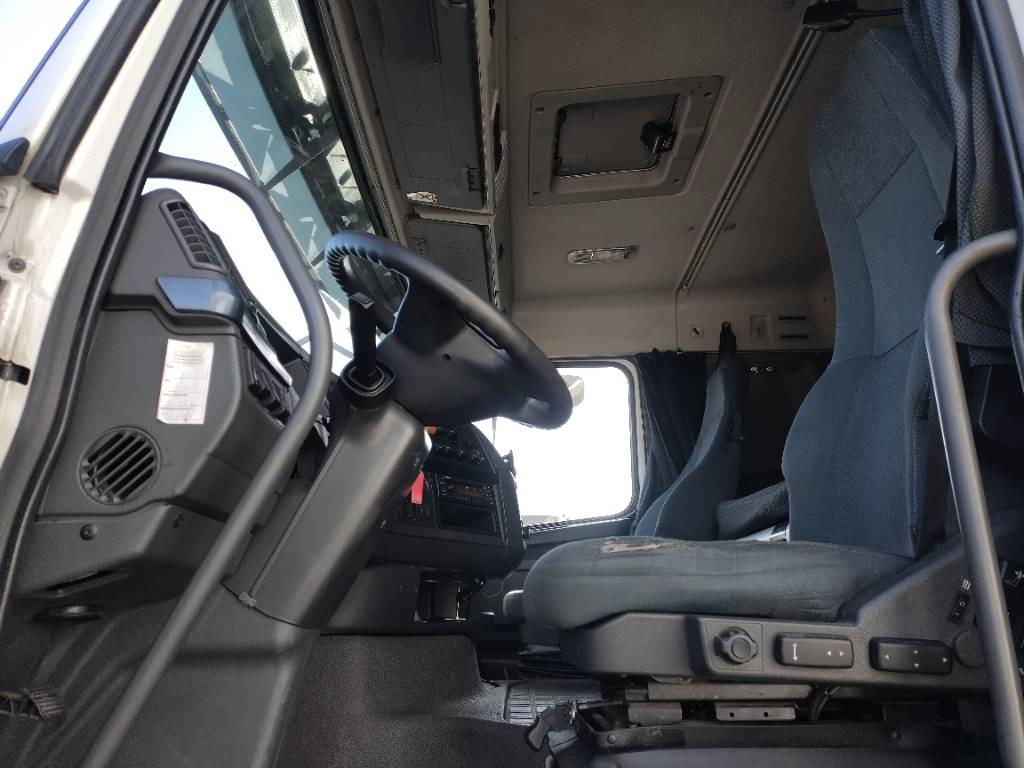 Volvo FH460 6x2 veturi kääntyvä teli - Tractor: foto 4 Volvo FH460 6x2 veturi kääntyvä teli - Tractor: foto 4