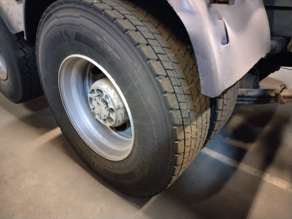 Volvo F12 6x2 ketjulaitteilla, Museointiin - Camião multibenne: foto 4 Volvo F12 6x2 ketjulaitteilla, Museointiin - Camião multibenne: foto 4