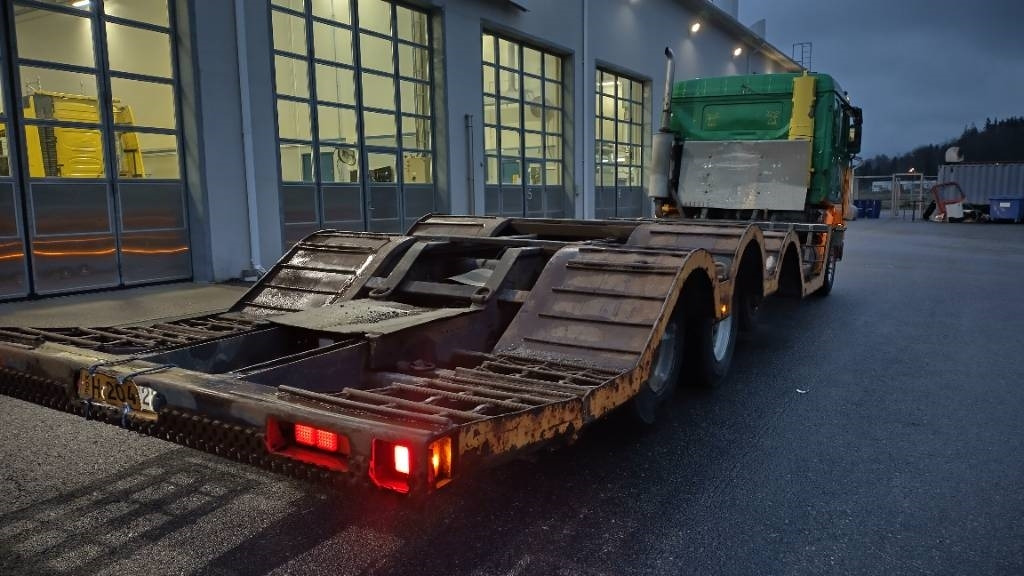 Volvo F16 8x2 metsäkone ritilä, rautajouset,hydr.perä - Camião de transporte de madeira: foto 4 Volvo F16 8x2 metsäkone ritilä, rautajouset,hydr.perä - Camião de transporte de madeira: foto 4