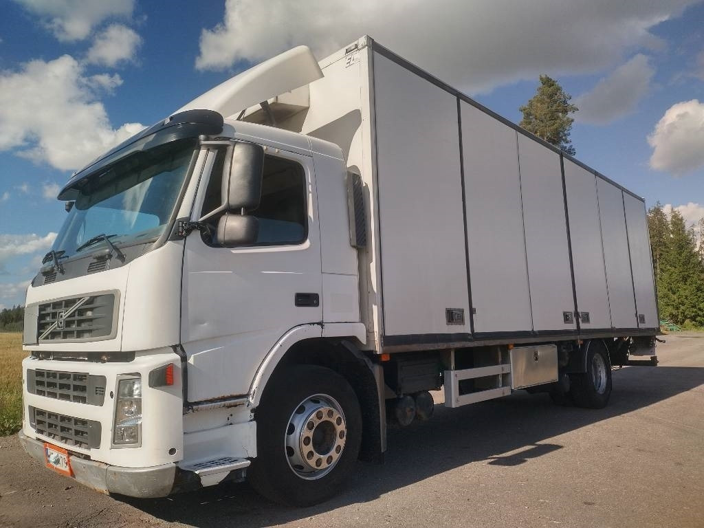 Volvo FM9 4x2 8,40m pitkä kylkiaukeava kori - Camião furgão: foto 1 Volvo FM9 4x2 8,40m pitkä kylkiaukeava kori - Camião furgão: foto 1