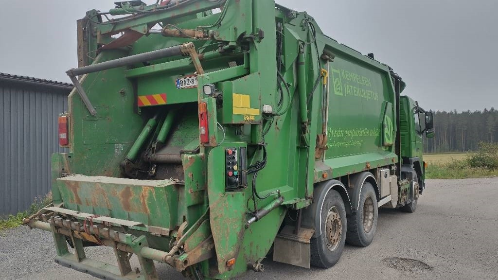 Volvo FM9 6x2 pakkaaja +nostin +etukippo - Caminhão de lixo: foto 2 Volvo FM9 6x2 pakkaaja +nostin +etukippo - Caminhão de lixo: foto 2