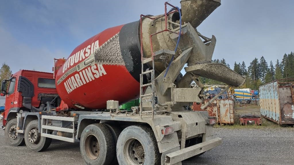 Volvo FM9 8x4 full steel,manual, mixer - Camião cisterna: foto 3 Volvo FM9 8x4 full steel,manual, mixer - Camião cisterna: foto 3