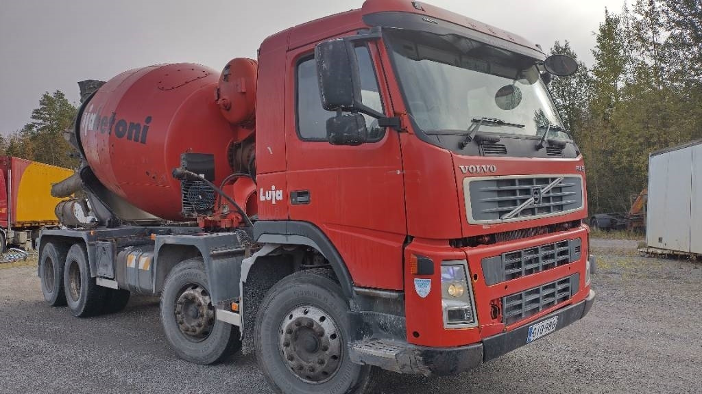 Volvo FM9 8x4 full steel,manual, mixer - Camião cisterna: foto 2 Volvo FM9 8x4 full steel,manual, mixer - Camião cisterna: foto 2