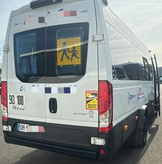 Iveco DAILY/ SPROWADZONE / 2X KLIMA / TV / 108 000 KM - Minibus, Furgão de passageiros: foto 2 Iveco DAILY/ SPROWADZONE / 2X KLIMA / TV / 108 000 KM - Minibus, Furgão de passageiros: foto 2