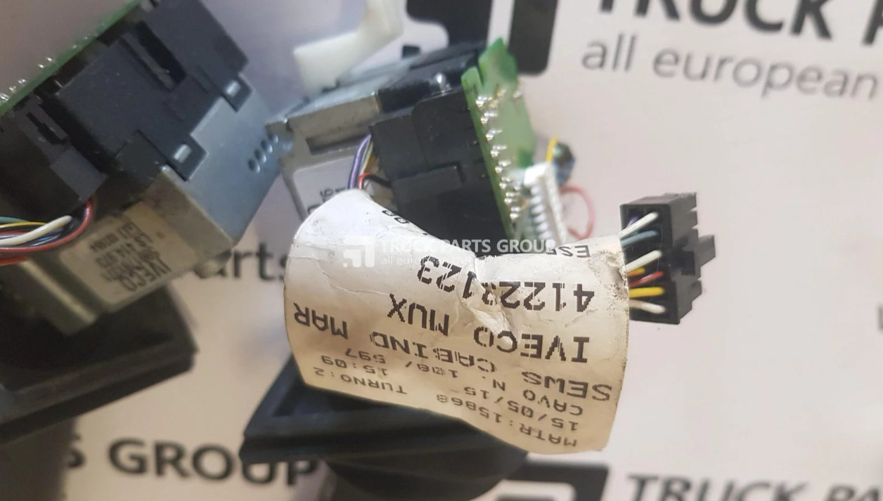 IVECO IVECO STRALIS EURO6 understeering switch control units 41223123, 5801781371, 5801781376, 5802518451. - Comutador de coluna de direção para Camião: foto 5 IVECO IVECO STRALIS EURO6 understeering switch control units 41223123, 5801781371, 5801781376, 5802518451. - Comutador de coluna de direção para Camião: foto 5