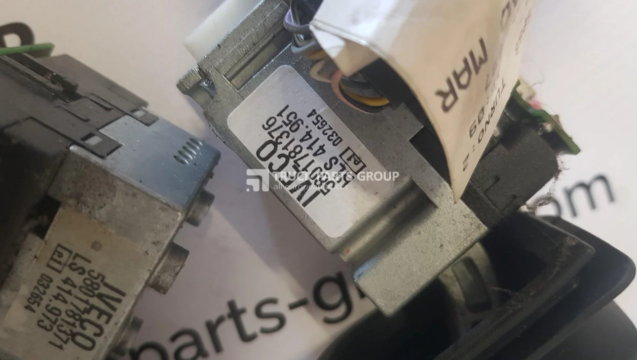 IVECO IVECO STRALIS EURO6 understeering switch control units 41223123, 5801781371, 5801781376, 5802518451. - Comutador de coluna de direção para Camião: foto 4 IVECO IVECO STRALIS EURO6 understeering switch control units 41223123, 5801781371, 5801781376, 5802518451. - Comutador de coluna de direção para Camião: foto 4