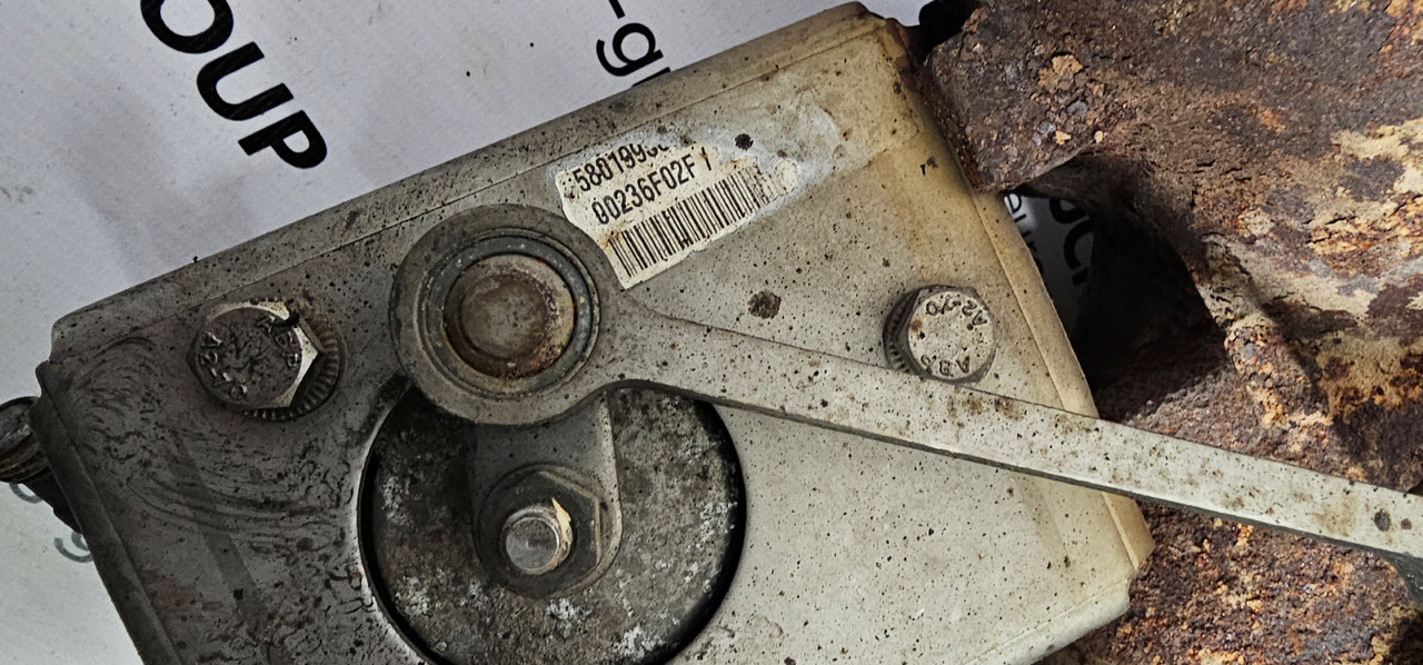 IVECO Stralis EURO6, EURO 6 emission EGR valve, exhaust emission valve, exhaust gas recirculation valve, 5802078461, 5801993854, 5801561933, 5801860435, retarder valve, 5801561933, 5801860435, 5801993 - Válvula para Camião: foto 3 IVECO Stralis EURO6, EURO 6 emission EGR valve, exhaust emission valve, exhaust gas recirculation valve, 5802078461, 5801993854, 5801561933, 5801860435, retarder valve, 5801561933, 5801860435, 5801993 - Válvula para Camião: foto 3