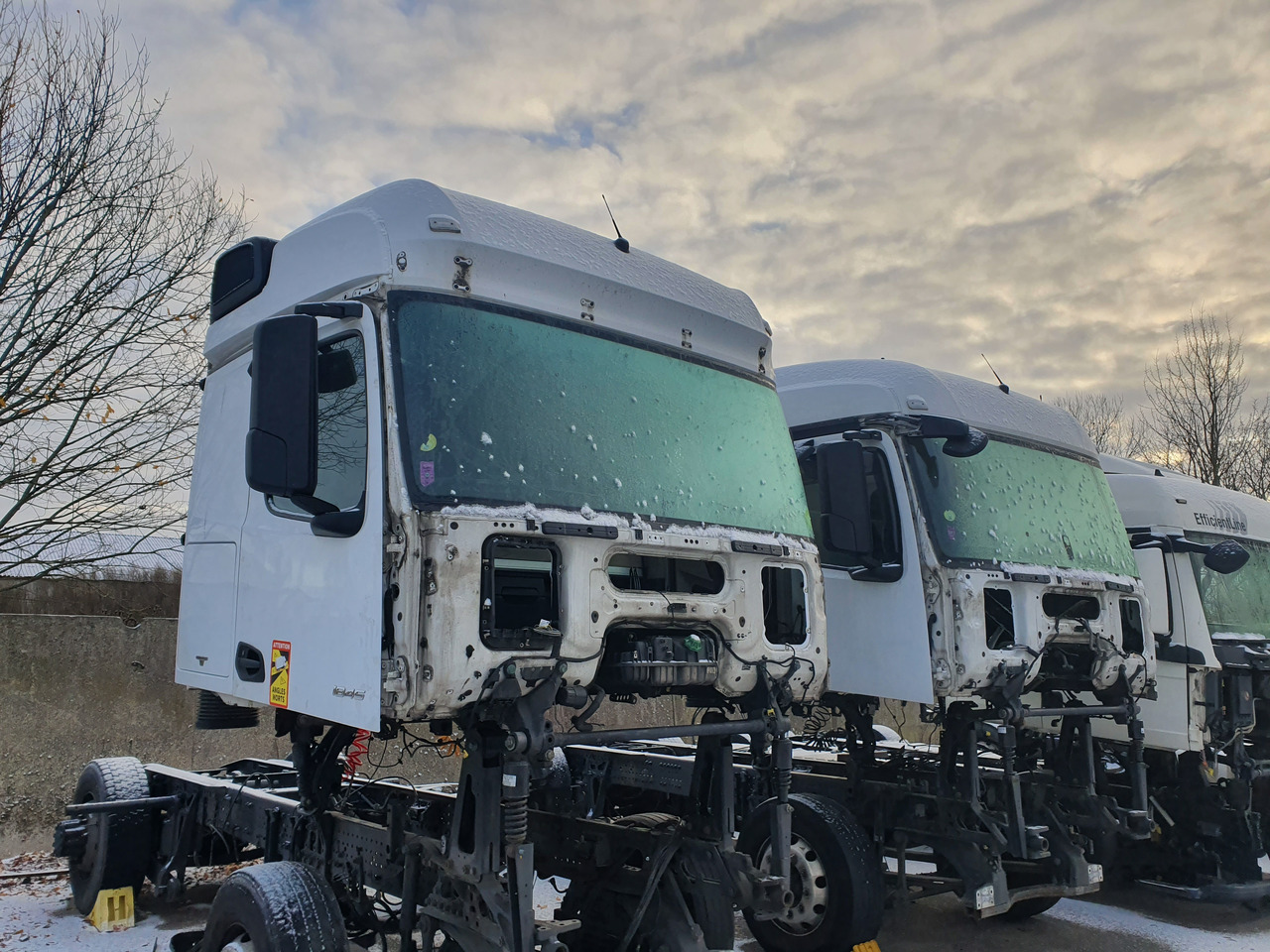 MERCEDES-BENZ Mercedes Benz Actors MP4 EURO6 cab body cabin L-cab BIG SPACE, STREAM SPACE type 0006000101, 0006001005, 9606101017, 9606102505, 9606102705, 9606103355, 9606103455, 9606103725, 9606160966, 9606160866 - Cabine para Camião: foto 3 MERCEDES-BENZ Mercedes Benz Actors MP4 EURO6 cab body cabin L-cab BIG SPACE, STREAM SPACE type 0006000101, 0006001005, 9606101017, 9606102505, 9606102705, 9606103355, 9606103455, 9606103725, 9606160966, 9606160866 - Cabine para Camião: foto 3