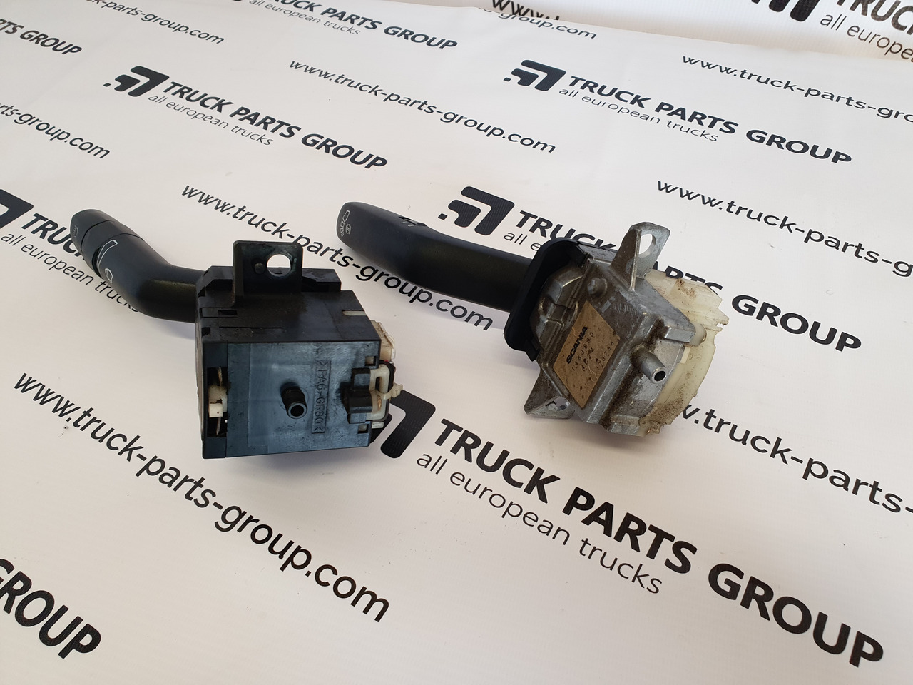 SCANIA SCANIA EURO3, P, G, R, T series indicator lights switch 1542529, 1422111, understeering switch, wipers – direction indicator, lamp, wiper lever, windscreen wiper, multi – function lever; retarder leve - Cabine e interior para Camião: foto 2 SCANIA SCANIA EURO3, P, G, R, T series indicator lights switch 1542529, 1422111, understeering switch, wipers – direction indicator, lamp, wiper lever, windscreen wiper, multi – function lever; retarder leve - Cabine e interior para Camião: foto 2