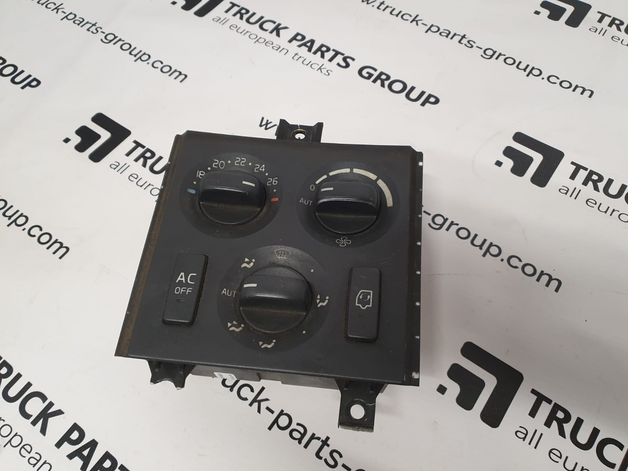 VOLVO FH12, FH13, EURO3, EURO4, EURO5 climate control unit, AC control 20508582, 21318121, 20508579, 21086068, GKR 9140010534, CU-BAS, 21284813, 21318125, CU-ECC 20467046, 20481621, 20508581, 21318123 - Painel de instrumentos para Camião: foto 1 VOLVO FH12, FH13, EURO3, EURO4, EURO5 climate control unit, AC control 20508582, 21318121, 20508579, 21086068, GKR 9140010534, CU-BAS, 21284813, 21318125, CU-ECC 20467046, 20481621, 20508581, 21318123 - Painel de instrumentos para Camião: foto 1