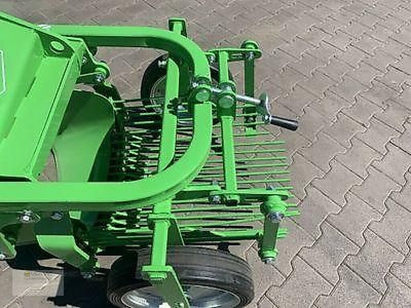 BOMET Kartoffelroder Bomet Z655/1 Kartoffel Roder Heckauswurf NEU - Máquina para batata: foto 3 BOMET Kartoffelroder Bomet Z655/1 Kartoffel Roder Heckauswurf NEU - Máquina para batata: foto 3