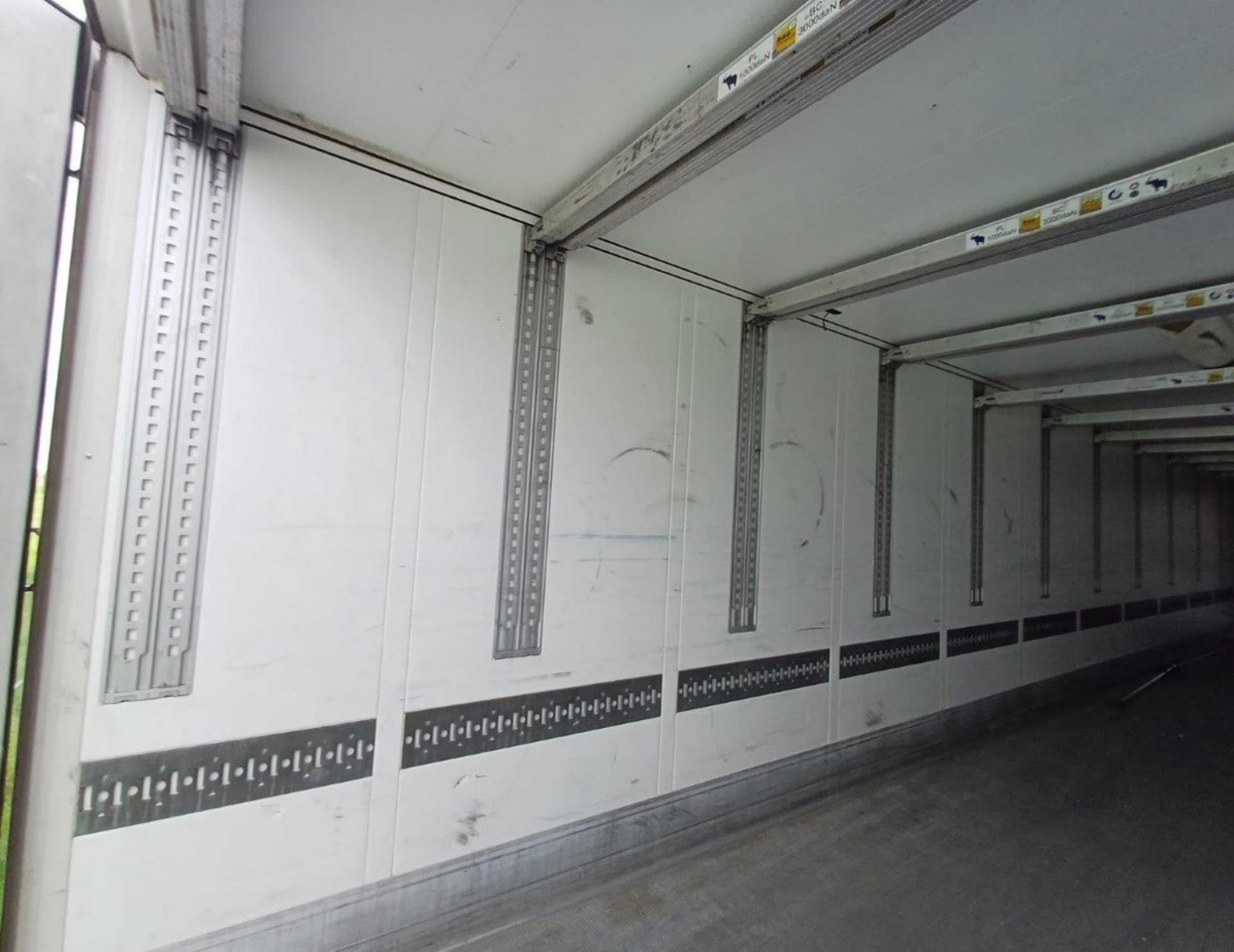 2018 Schmitz Cargobull SKO Double Deck FP 45 ThermoKing SLXi 300 Lifting Axle - Semi-reboque frigorífico: foto 3 2018 Schmitz Cargobull SKO Double Deck FP 45 ThermoKing SLXi 300 Lifting Axle - Semi-reboque frigorífico: foto 3