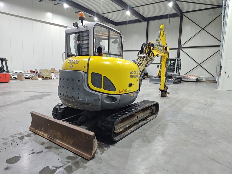 WACKER NEUSON 6003 - Mini escavadeira: foto 4 WACKER NEUSON 6003 - Mini escavadeira: foto 4