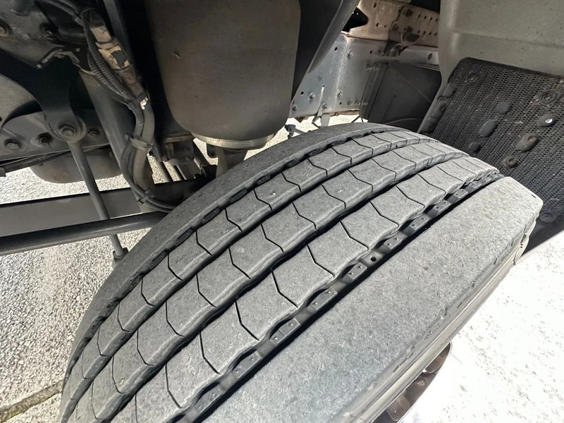 MAN TGM 15.250 / NL TRUCK / EURO 5 / SLIDING ROOF / BOX + TAILLIFT / FULL AIR / NAVI - Camião furgão: foto 5 MAN TGM 15.250 / NL TRUCK / EURO 5 / SLIDING ROOF / BOX + TAILLIFT / FULL AIR / NAVI - Camião furgão: foto 5
