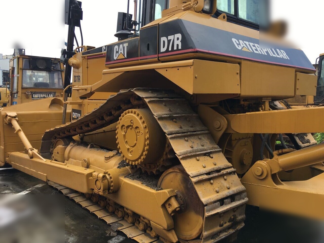 CATERPILLAR D7R - Buldôzer: foto 1 CATERPILLAR D7R - Buldôzer: foto 1