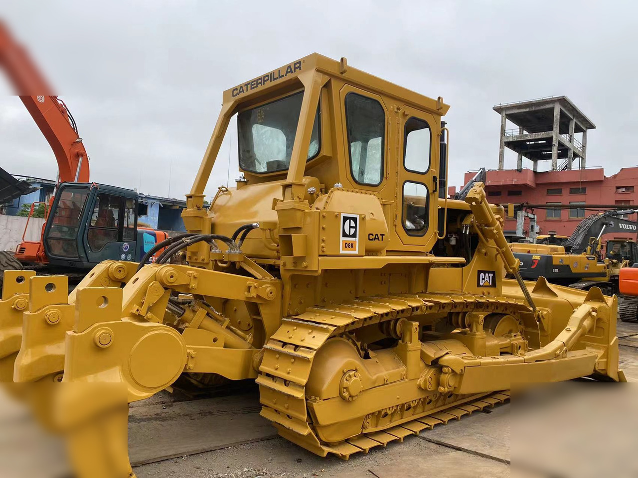 CATERPILLAR D8K - Buldôzer: foto 1 CATERPILLAR D8K - Buldôzer: foto 1