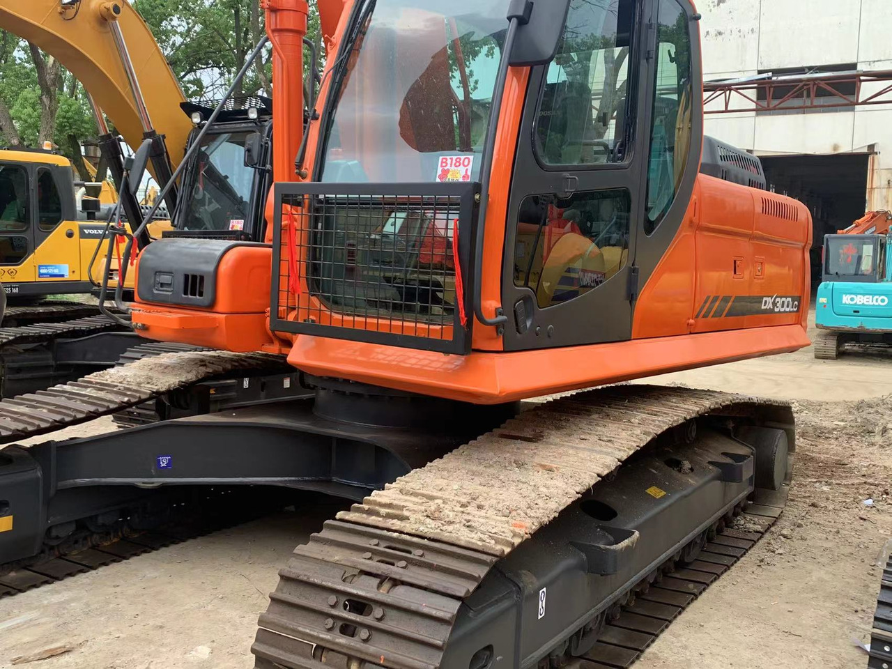 DOOSAN DX300LC - Escavadora de rastos: foto 1 DOOSAN DX300LC - Escavadora de rastos: foto 1