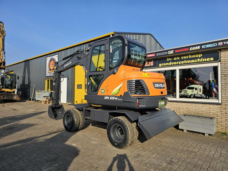 Develon DX60WN ECO-1 - Escavadeira de rodas: foto 3 Develon DX60WN ECO-1 - Escavadeira de rodas: foto 3