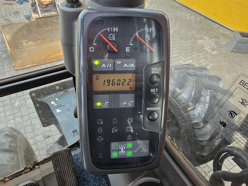 Escavadeira de rodas Hitachi ZAXIS 130 W: foto 15