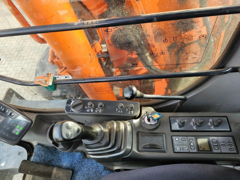 Escavadeira de rodas Hitachi ZAXIS 130 W: foto 16