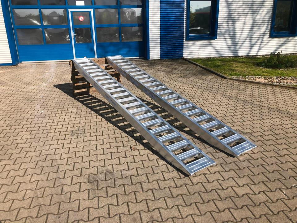Alurampen Satz 4m 4000KG Minibagger Minilader Quad Auffahrrampe *INKL.19% MWST* - Rampa de carregamento: foto 4 Alurampen Satz 4m 4000KG Minibagger Minilader Quad Auffahrrampe *INKL.19% MWST* - Rampa de carregamento: foto 4