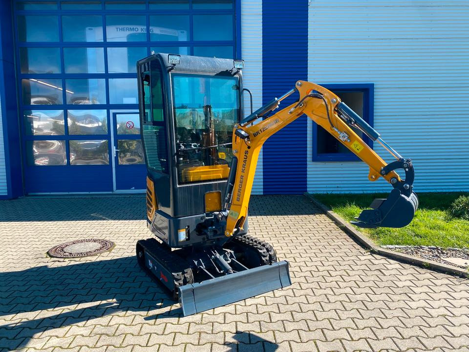 Mini escavadeira Minibagger BK1250KSR inkl. Schaufelpaket *INKL.19% MWST*KUBOTA*SCHWENKARM*VERSTELLFAHRW*SOFORT!*: foto 16 Mini escavadeira Minibagger BK1250KSR inkl. Schaufelpaket *INKL.19% MWST*KUBOTA*SCHWENKARM*VERSTELLFAHRW*SOFORT!*: foto 16