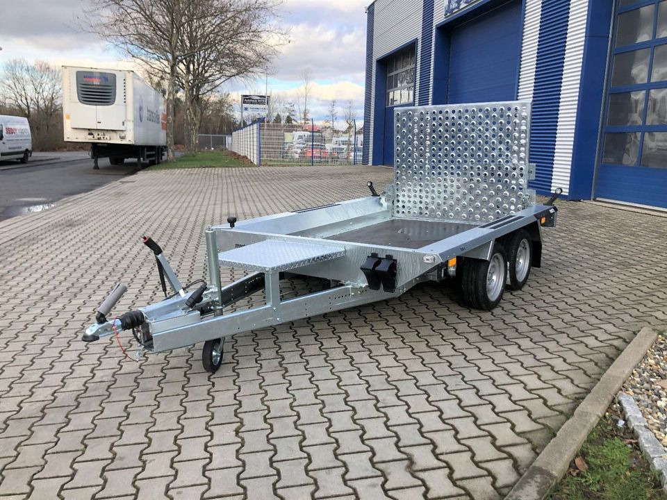Vermietung / Tieflader 2700KG / Anhänger / ab 3 Tage / Auffahrrampe / Schaufelablage - Reboque porta máquinas: foto 4 Vermietung / Tieflader 2700KG / Anhänger / ab 3 Tage / Auffahrrampe / Schaufelablage - Reboque porta máquinas: foto 4